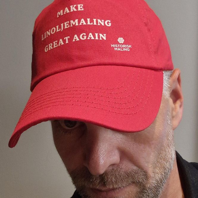 Hovedbilde Caps-make linoljemaling great again rød